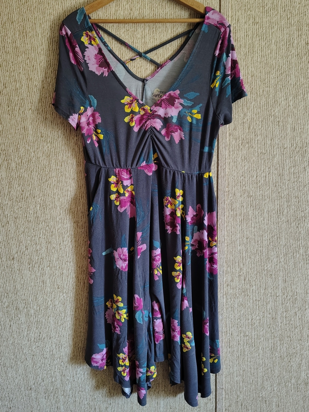 Torrid Super Soft Knits Midi Handkerchief Hem Gray Floral Dress, SZ 1 (XL)